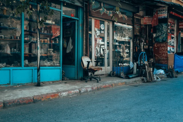 UNSTAGED 260701 Istambul 2026 BUILT WORLD 03 — UNSTAGED · SERIE /002 · MOMENT /002 · ARCHIVE ID S002-M002 · SOURCE L016-M003.