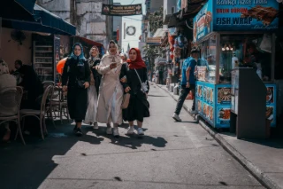 UNSTAGED 260701 Istambul 2026 HUMAN CONDITION 06 — UNSTAGED · LOG /016 · MOMENT /005 · ARCHIVE ID L016-M019.