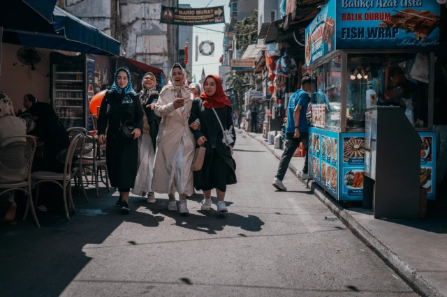 UNSTAGED 260701 Istambul 2026 HUMAN CONDITION 06 — UNSTAGED · LOG /016 · MOMENT /005 · ARCHIVE ID L016-M019.