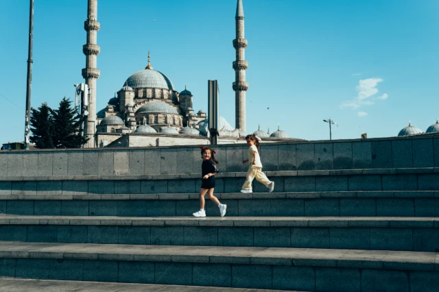 UNSTAGED 260701 Istambul 2026 BUILT WORLD 04 — UNSTAGED · LOG /016 · MOMENT /004 · ARCHIVE ID L016-M004.